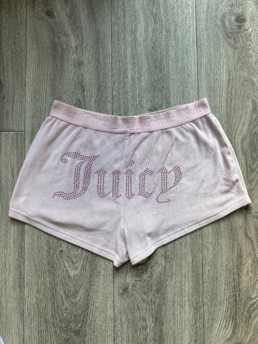✨ Juicy Couture Baby Pink Rhinestone Velour Lounge Shorts Medium ✨